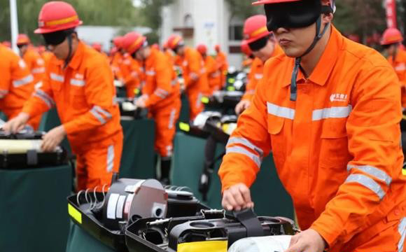 第四届内蒙古鄂尔多斯市煤矿救援技术竞赛拉开帷幕 第四届内蒙古鄂尔多斯市煤矿救援技术竞赛拉开帷幕